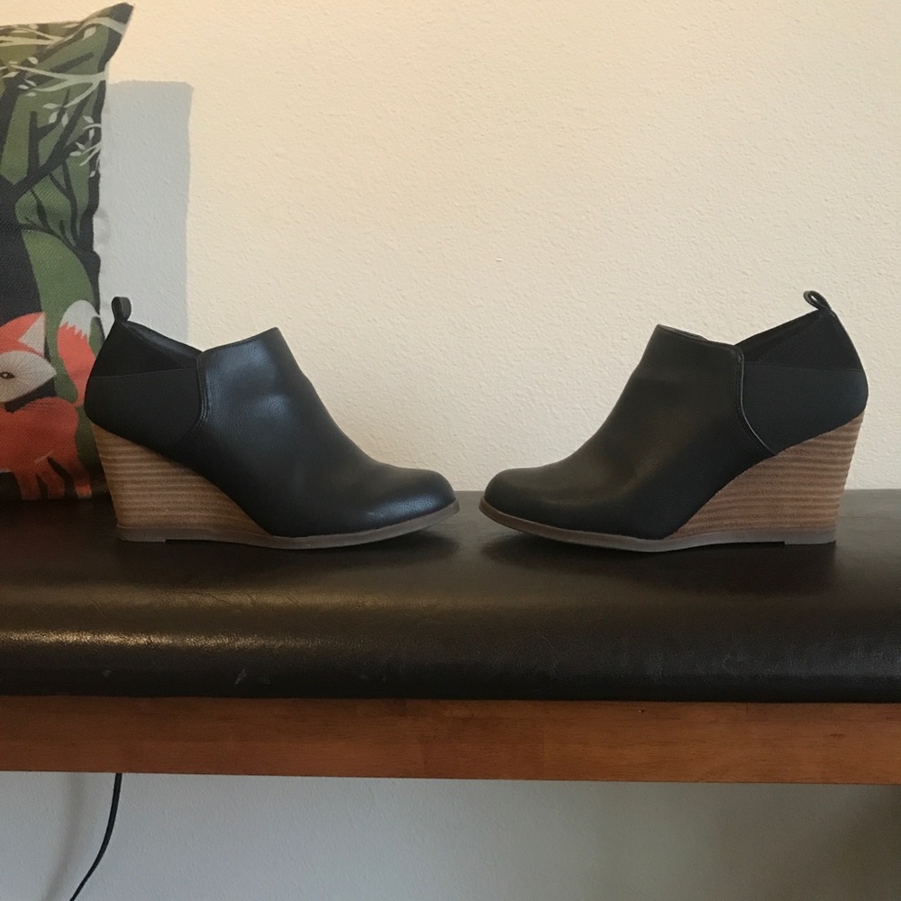 Dr. Scholl’s Parler ankle wedge bootie